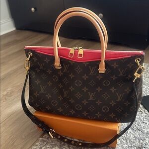 Louis Vuitton Pre-Owned
2016 Monogram Pallas MM satchel
